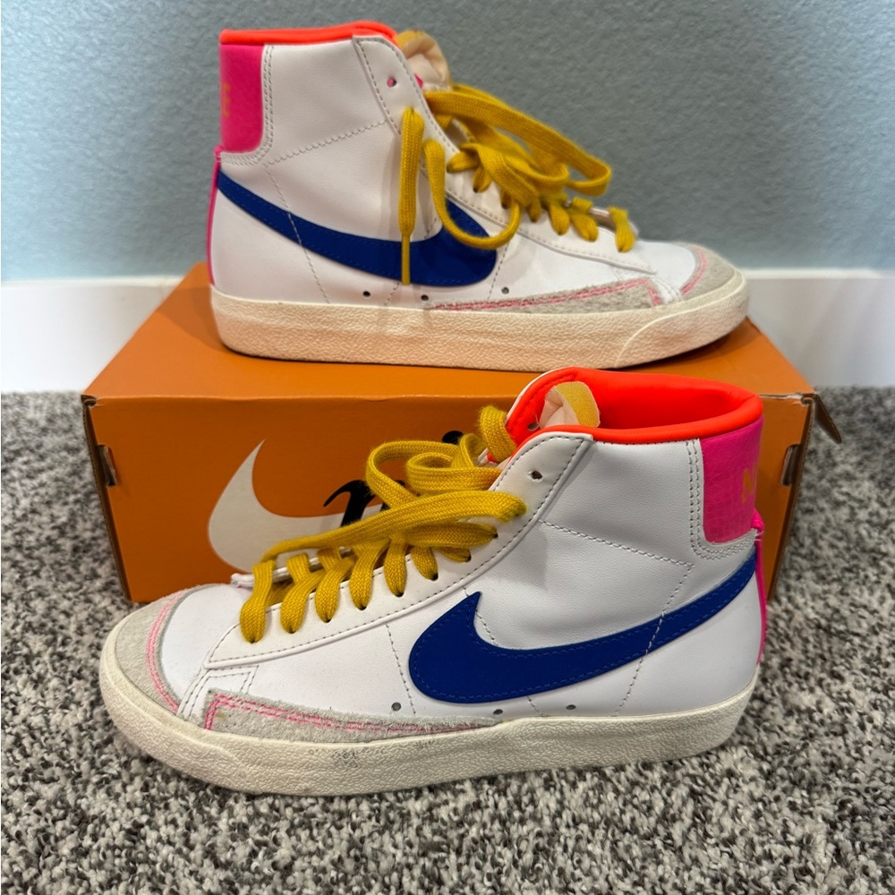 Nike White and Red Sneakers